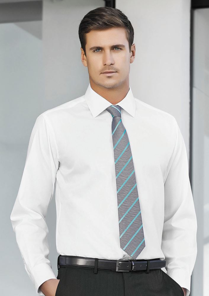 Mens single contrast stripe tie in Dynasty Green, crafted from durable polyester for a sophisticated look.