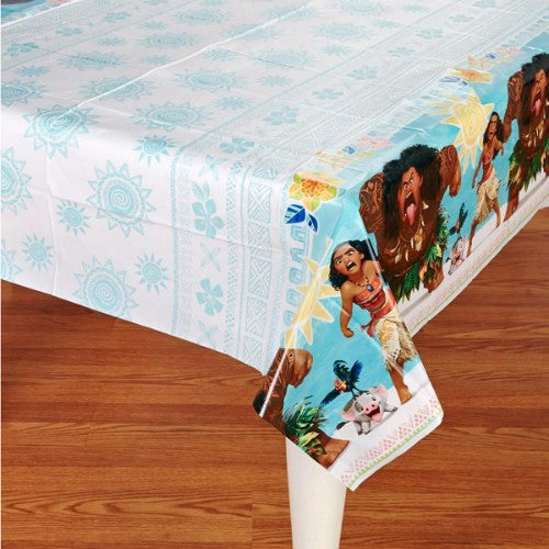 Vibrant plastic Moana tablecover (137cm x 243cm) enhances party decor for kids’ celebrations and themed events.