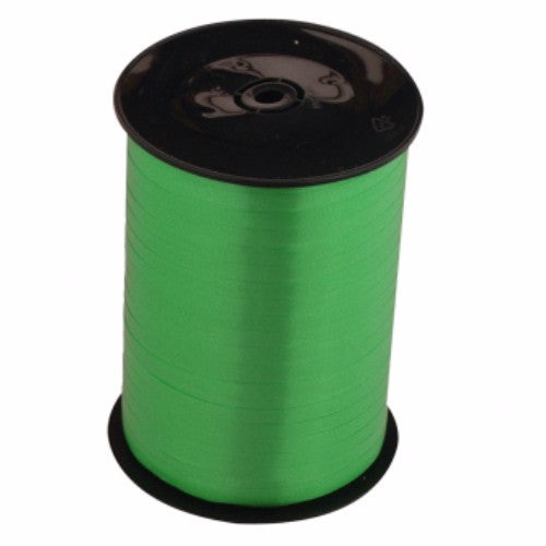 Emerald green curling ribbon roll, 500m, perfect for gift wrapping and elegant decorations. Ideal for crafts and events.