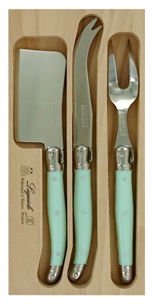 Elegant Verdier Cheese Set in pale green, featuring stainless steel knives and resin handles, beautifully packaged in a wooden tray.