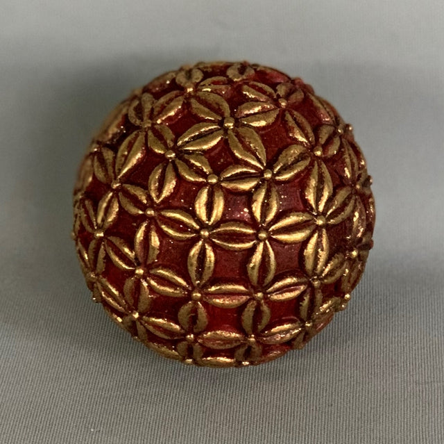 Red 10cm ball ornament adorned with elegant gold flower patterns, perfect for Christmas decor and festive elegance.