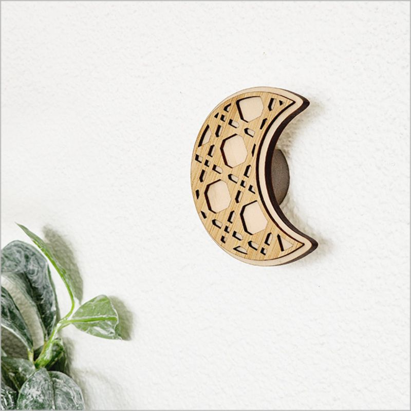 Eco-friendly bamboo hook with rattan moon design, perfect for organizing and enhancing home decor, 6.5cm in diameter.