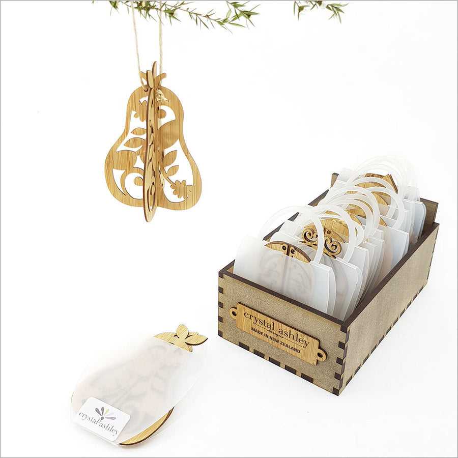 Eco-friendly bamboo pear ornament, 75 x 105 mm, adds elegance and charm to any décor, ideal for gifts and home decoration.