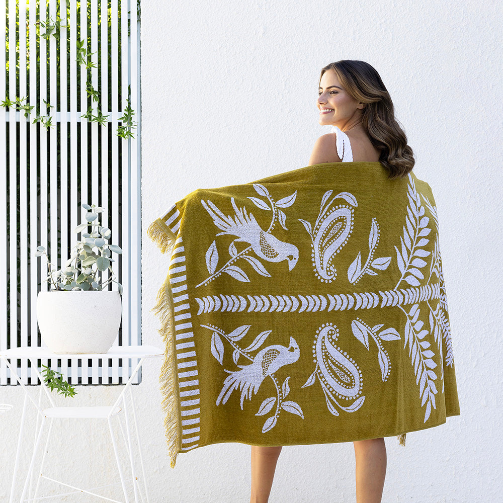 Luxurious Playa Beach Towel in soft cotton, 86 x 160 cm, with velour finish and natural fringing, perfect for the beach or pool.