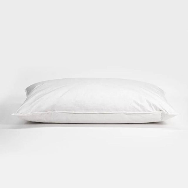 Luxury Dreamticket 70/30 Feather/Down Pillow, 50x80cm, soft support for restful sleep, filled with 700g plush blend.