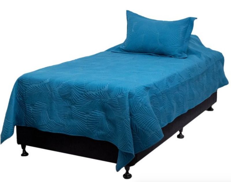 Luxurious teal bed scarf for king single beds, adding elegance and warmth to any bedroom decor.