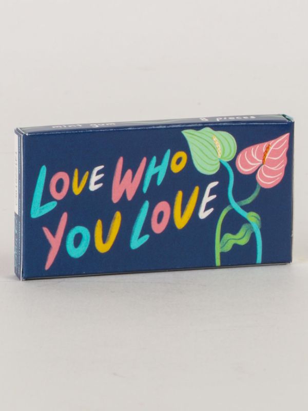 Mint-flavored chewing gum in a vibrant box, celebrating love and inclusivity with 20 packets of 8 pieces each.
