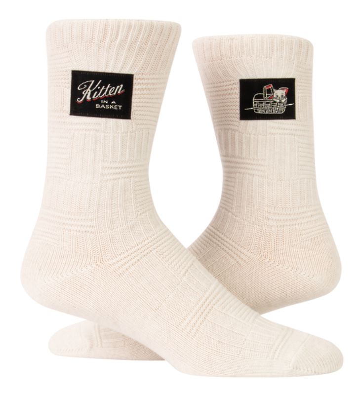 Blue Q Tag Socks in Large/Extra-Large with 'Kitten In A Basket' design, made of soft, organic cotton for ultimate comfort.