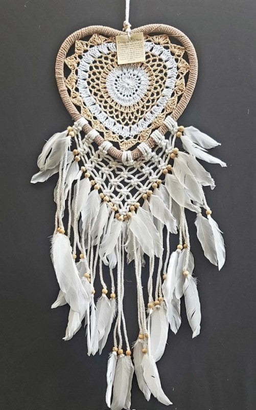 White crochet heart dreamcatcher, 23cm, elegantly crafted for bohemian decor and protection against negativity.