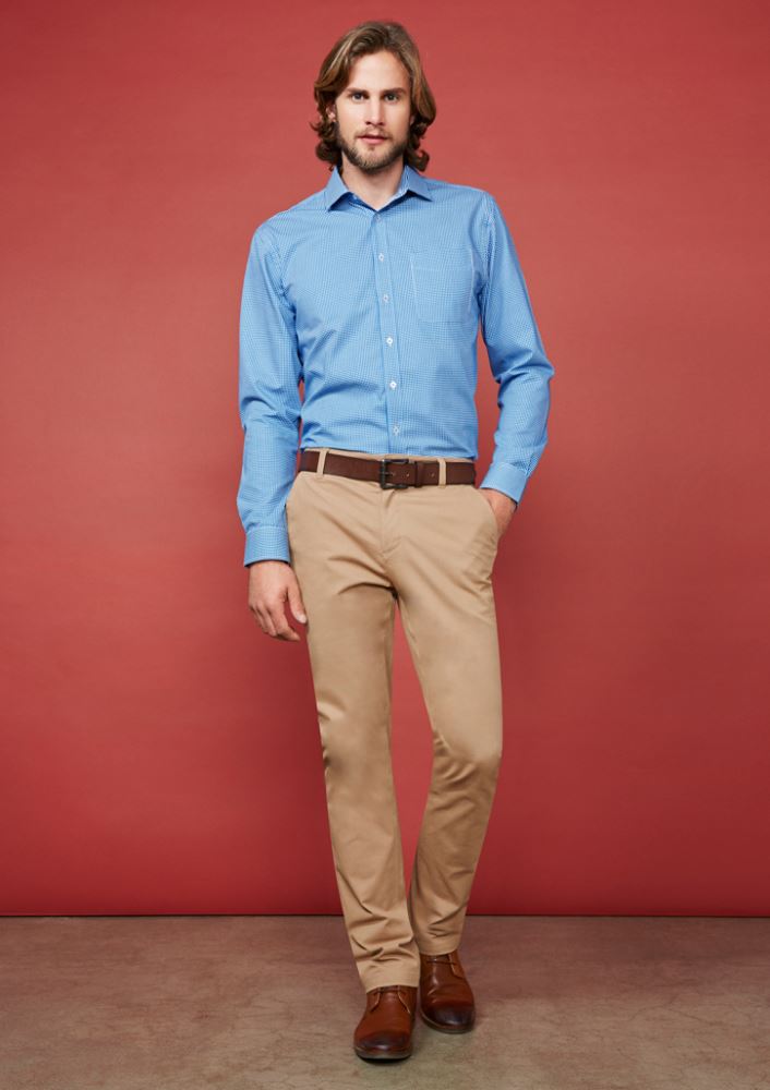 Men’s Lawson Chino Pant in Navy, size 112, featuring a mid-rise fit, tapered leg, and practical pockets for style and comfort.