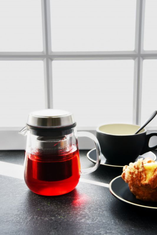 Brew Infusion Teapot with Screw Infuser, 600ml capacity, made of thermal shock resistant Borosilicate glass, ergonomic design.