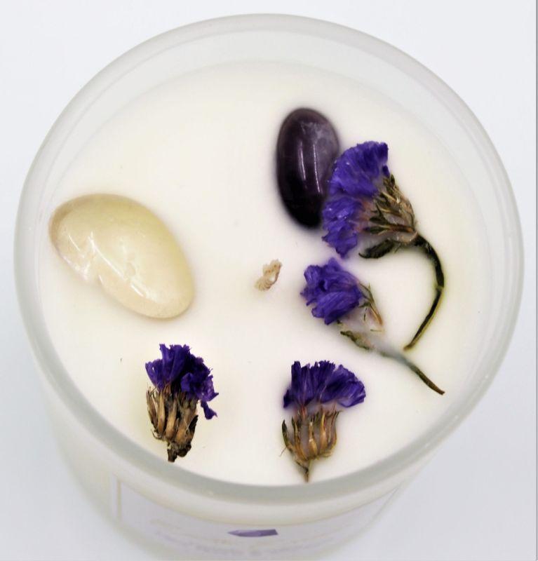 Soy Wax Candle with Lavender Vanilla scent, adorned with Amethyst, Clear Quartz, and dried Forget-Me-Not flowers, 40-hour burn.