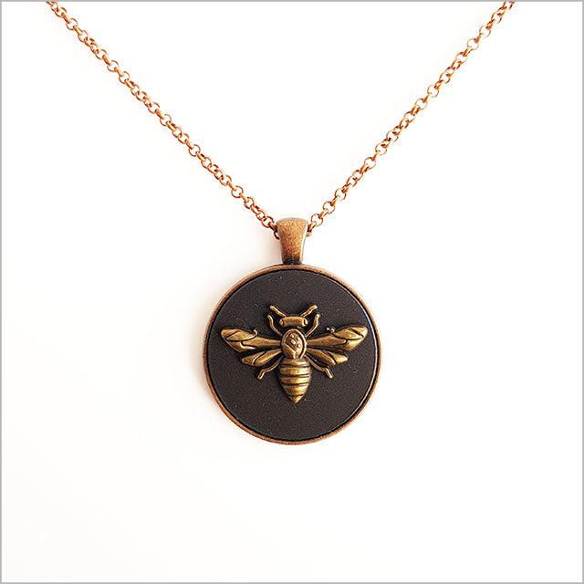 Vintage Honey Bee Circle Necklace featuring a black acrylic pendant, antique copper finish, and a 75cm chain.