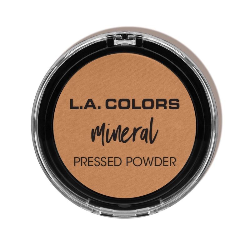 LA Colors Mineral Pressed Powder in Classic Tan offers lightweight, breathable coverage for a natural, velvety finish.