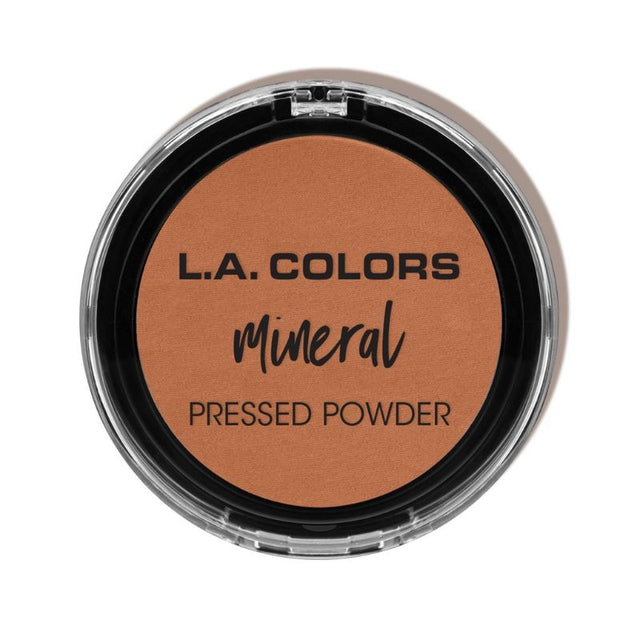 LA Colors Mineral Pressed Powder in Nutmeg for a natural, velvety finish; talc-free, lightweight, and suitable for sensitive skin.