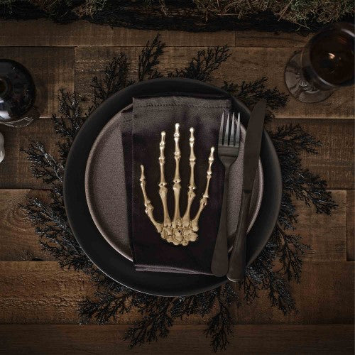 Elegant black foliage table placemats, 40cm, eco-friendly, perfect for sophisticated dining and protecting surfaces.