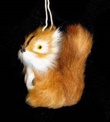 Small ornamental squirrel with hanger, adding charm to gardens or indoor spaces with its playful design. Perfect for decor lovers.