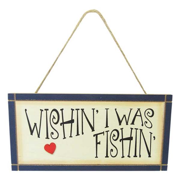Rustic wall art sign featuring "Wishin' I Was Fishin'," perfect for fishing enthusiasts, measuring 24 x 12 cm with a rope hanger.