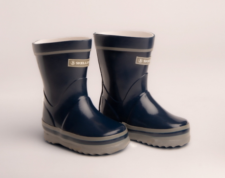 Navy junior gumboots for kids, size 6, featuring soft foam comfort, reinforced protection, and anti-microbial lining for wet play.
