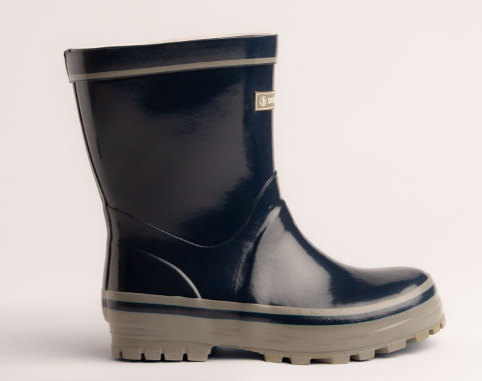 Kids' navy gumboots designed for comfort and durability, featuring foam inserts and reinforced protection for outdoor adventures.