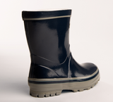 Lightweight navy gumboots for kids with foam inserts, reinforced protection, and fast-drying anti-microbial lining, size 13.