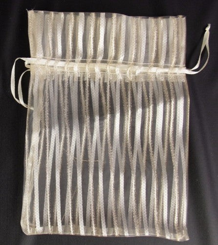 Pack of 50 elegant organza bags, 20 cm high by 15 cm wide, perfect for gifts, favors, and special occasions.