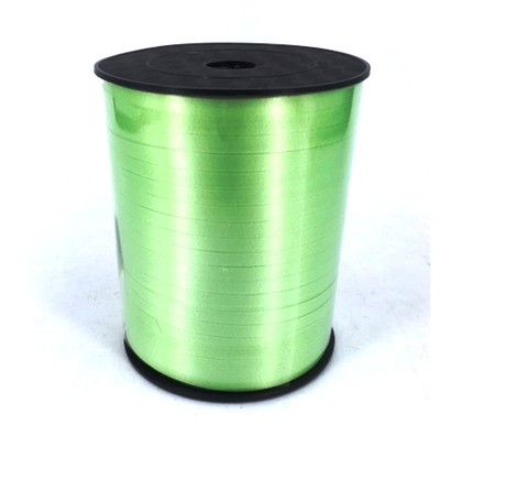 Premium green curling ribbon, 5mm wide and 450m long, perfect for decorating gifts and crafts.