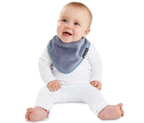 Stylish grey bandana bib made of 100% cotton, super-absorbent, and water-resistant, perfect for keeping babies dry and chic.