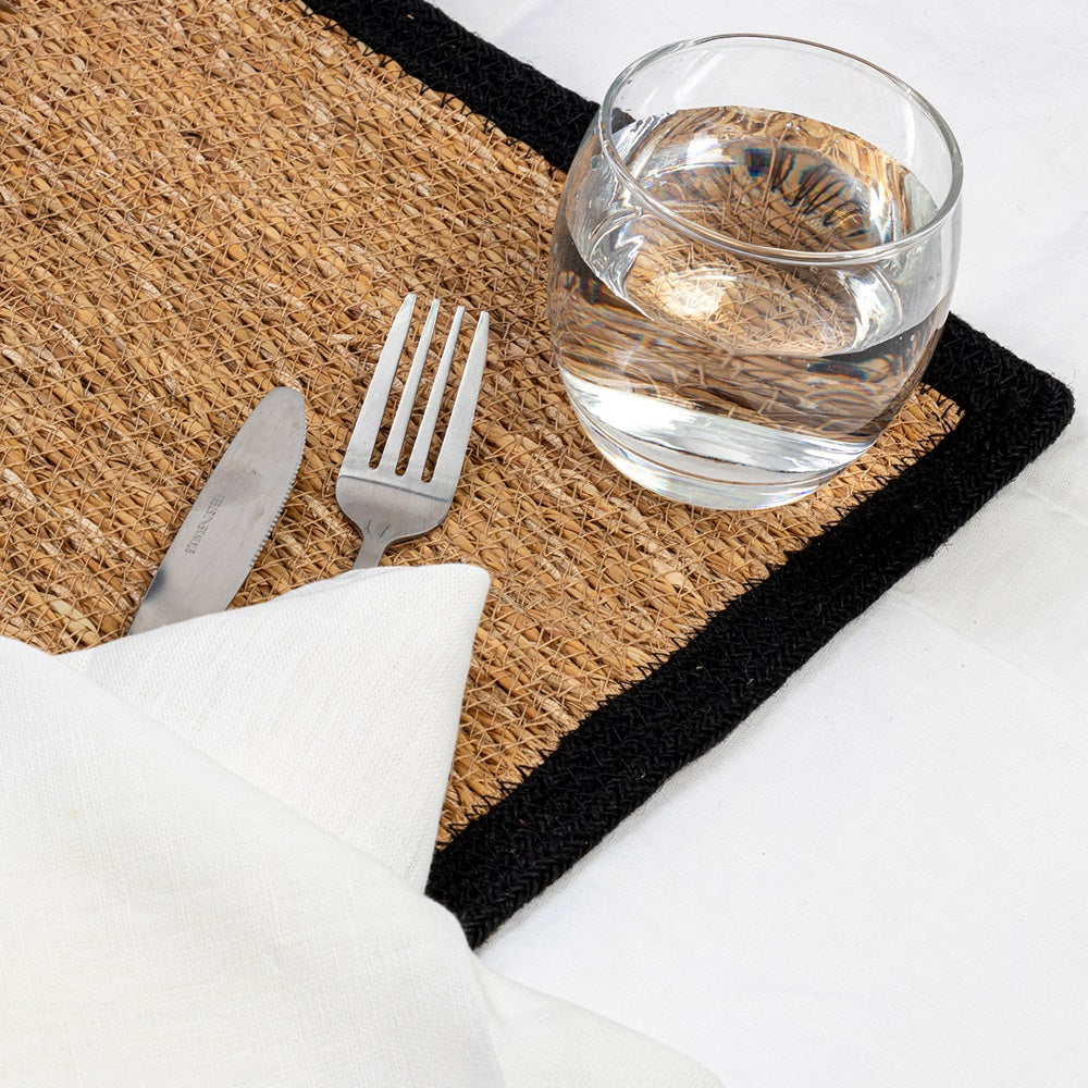 Set of 3 rectangle jute placemats with black border, 40cm x 30cm, perfect for stylish dining and table protection.