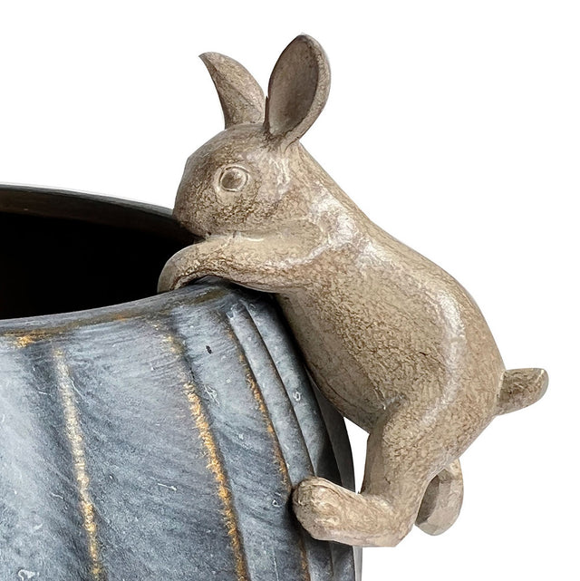 Charming natural rabbit ornament made of resin, perfect for hanging in any room or garden, measuring 6 x 4.5 x 9.5 cm.