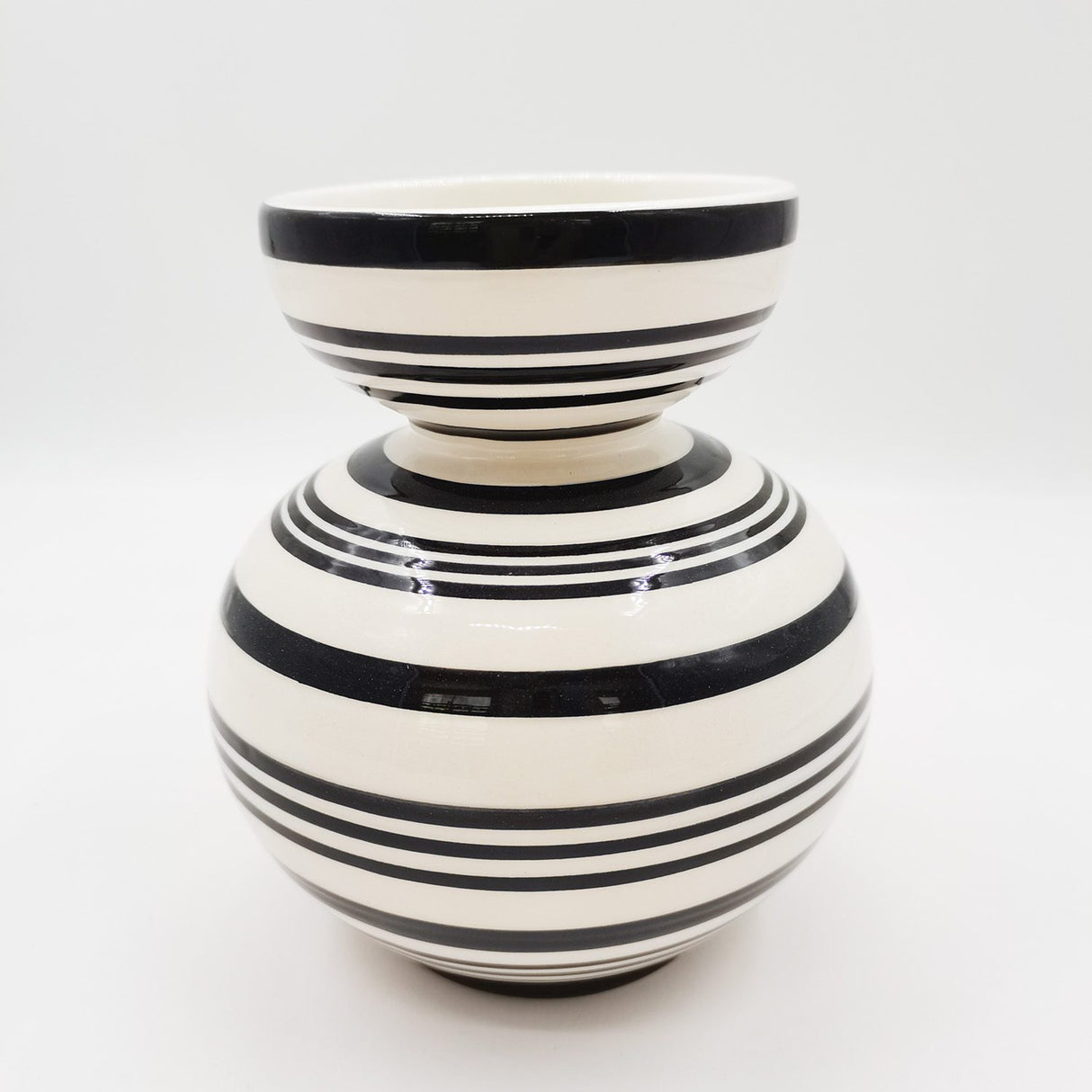 Modern black stripe dolomite vase, 13.7 x 13.7 x 15.5cm, perfect for floral arrangements or as a stylish decor piece.