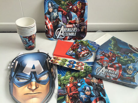 Large napkins featuring Marvel Avengers, perfect for parties and easy clean-up, pack of 16 in vibrant colors.