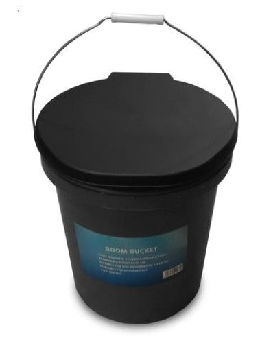 Portable 20L toilet bucket with removable seat, perfect for camping or emergencies, ensuring hygiene and comfort.