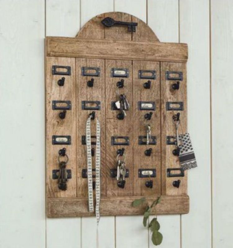 Wooden key holder (70cm) with natural finish, antiqued metal accents for stylish organization and decor enhancement.