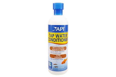 API Tap Water Conditioner 472ml, a de-chlorinator for safe aquarium and pond water, detoxifying heavy metals for fish health.