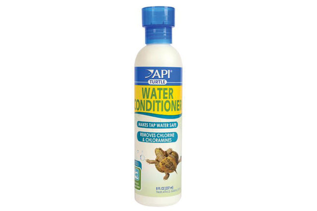 API Turtle Water Conditioner 237mL bottle, detoxifies water by removing chlorine, chloramines, and heavy metals for pet safety.