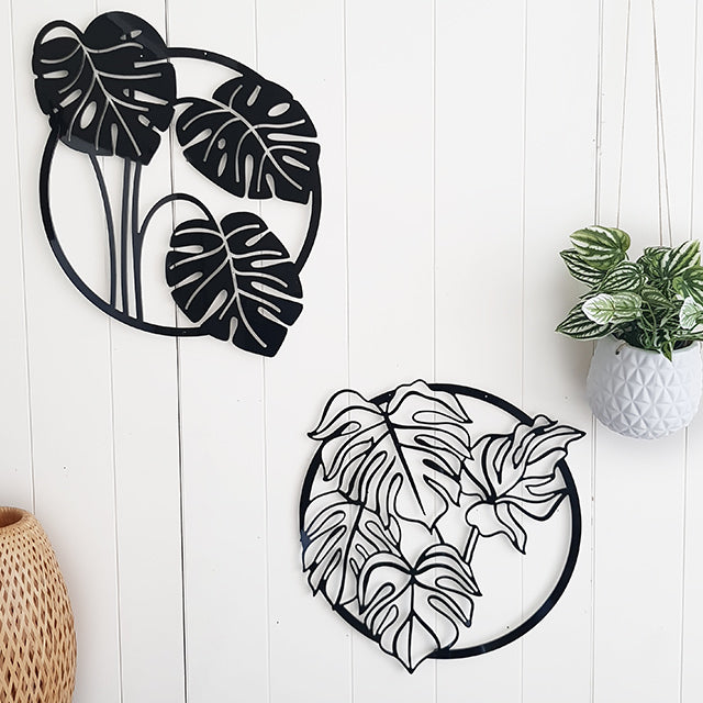 Large white ACM circle wall art featuring a detailed monstera deliciosa leaf, ideal for indoor and outdoor decoration.