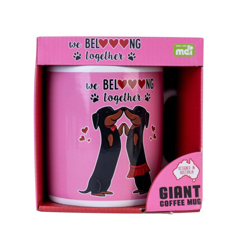 Oversized ceramic mug featuring two romantic dachshunds on a vibrant pink background, holds 900 ml. Perfect for dog lovers.