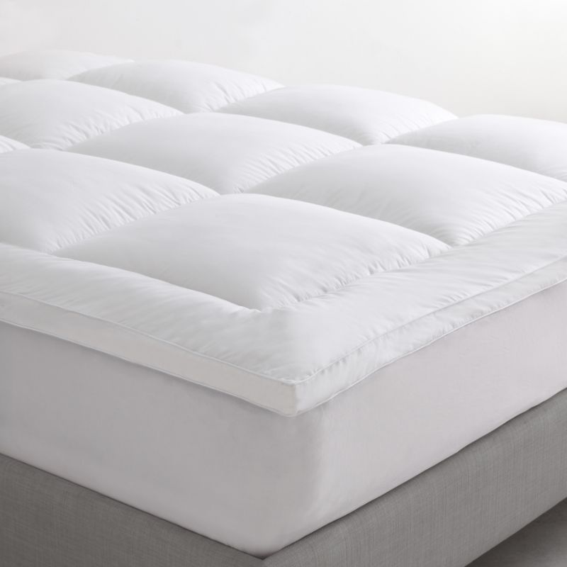 Plush Logan & Mason Pillowtop Mattress Topper for queen beds, featuring 1100gsm microfiber fill and breathable 300TC cotton cover.