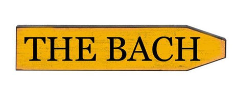 Vintage yellow street sign "The Bach" in a nostalgic style, ideal for home decor and easy to hang. 45 x 10CM, MDF material.