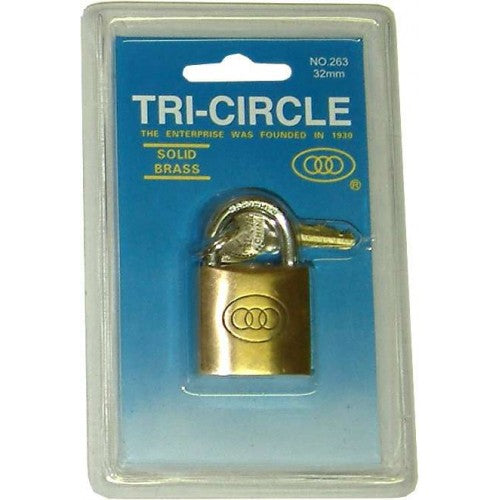 Brass 32mm padlock with hardened steel shackle, three keys included, ideal for lockers and outdoor use.