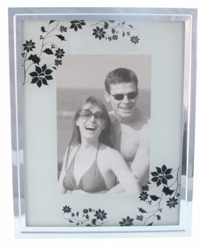 Elegant printed glass photo frame for 4x6 inch pictures, enhancing spaces with modern style and clarity.