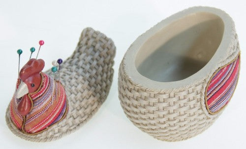 Charming chicken-shaped pin cushion, measuring 8x11x13cm, perfect for organizing pins while enhancing your crafting space.