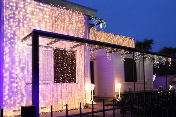 Warm white curtain lights with 600 bulbs, 2M x 6M size, perfect for indoor and outdoor ambiance decoration.