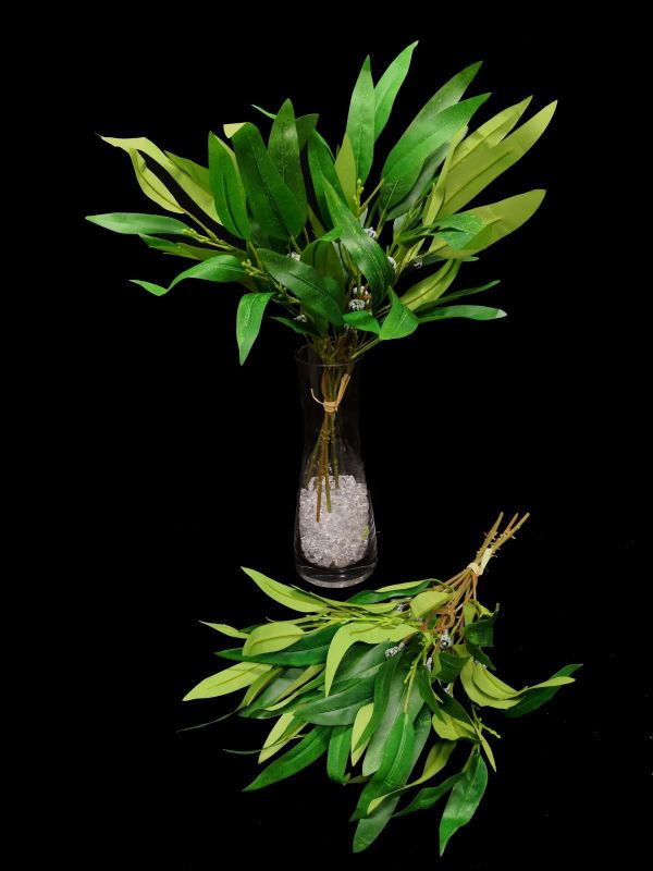 Vibrant green Eucalyptus Blue Gum leaf bundle, perfect for home decor and aromatherapy, promoting relaxation and wellness.