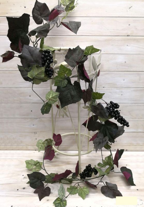 Artificial Grape Leaf Garland, 1.8m long, featuring lush green leaves and realistic black grapes for elegant home decor.
