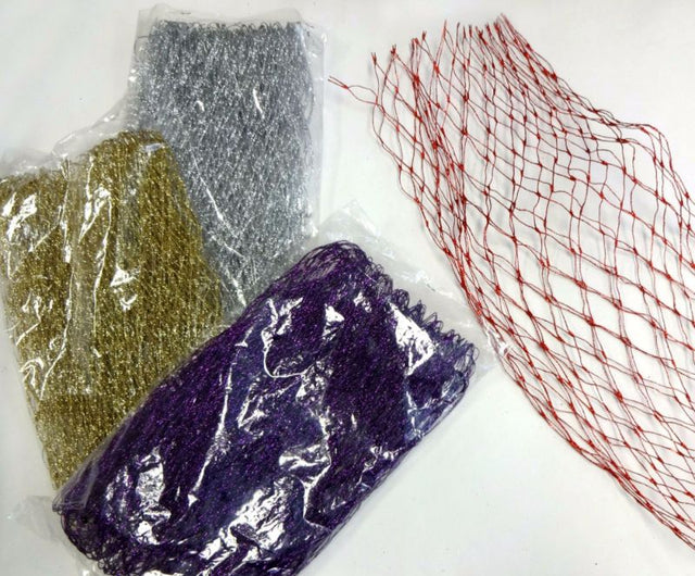 Vibrant 3m red mesh garland, perfect for festive decor, floral arrangements, and elegant celebrations.