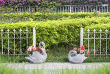 Swan-shaped gray planter (37cm) made of fiberglass resin, perfect for indoor or outdoor plants and contemporary decor.