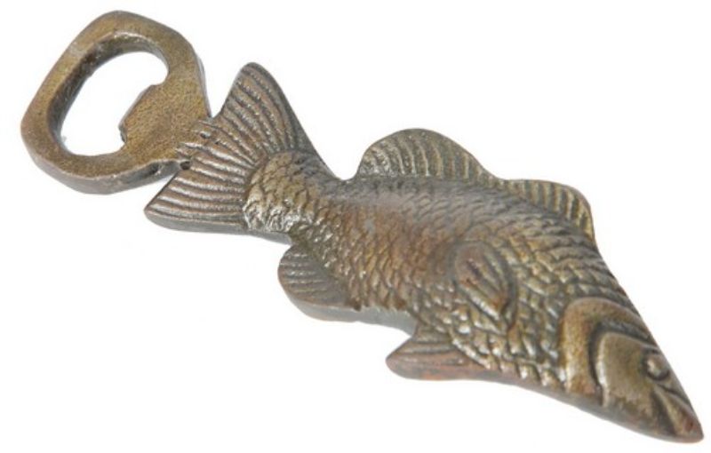 Stylish iron fish bottle opener, 16cm, blends functionality and decor to enhance your entertaining space.