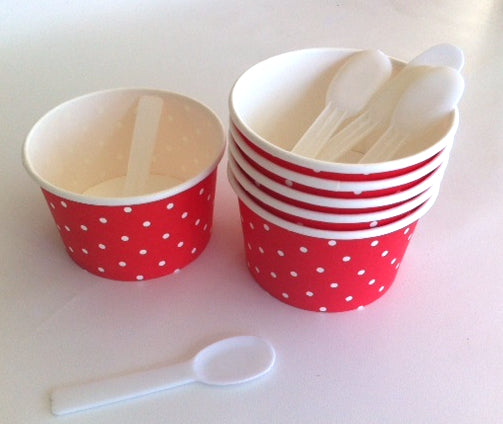 Red disposable dessert cups with spoons, pack of 6, ideal for stylish serving at parties and gatherings.